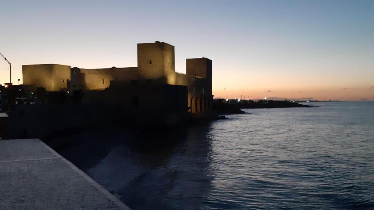 B&B Villa Mediterranee Con Parking Space トラーニ エクステリア 写真