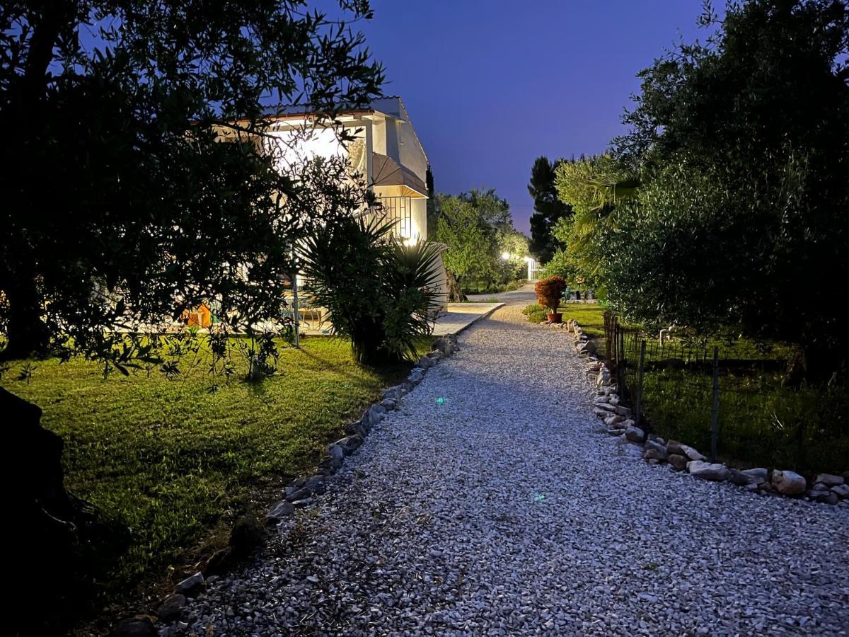 B&B Villa Mediterranee Con Parking Space トラーニ エクステリア 写真